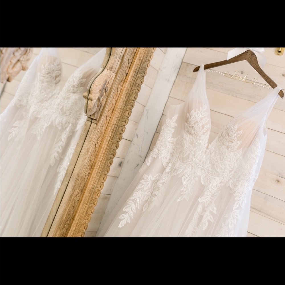 Elegant White Lace Wedding Dress